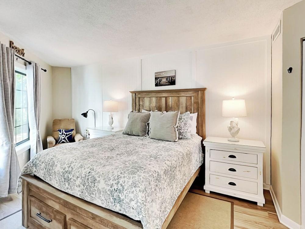 Ocean Walk 106 Manor by Hilton Head Retreats