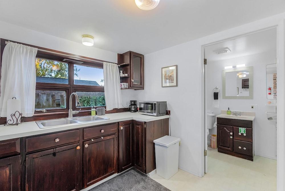 Green Lake Zen Low Level Garden Suite