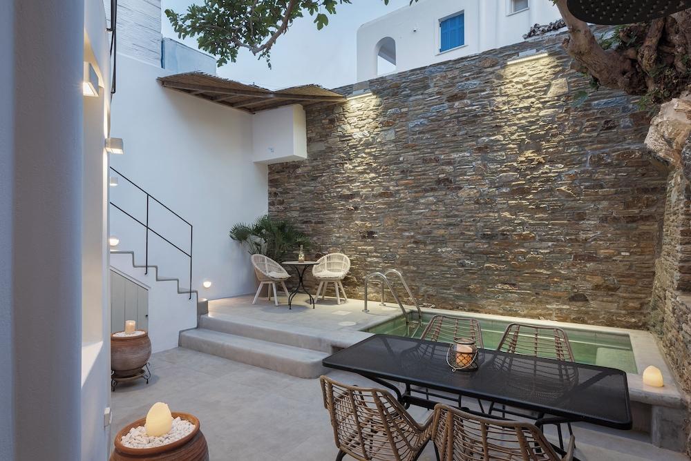 Porto Sereno Andros Suites