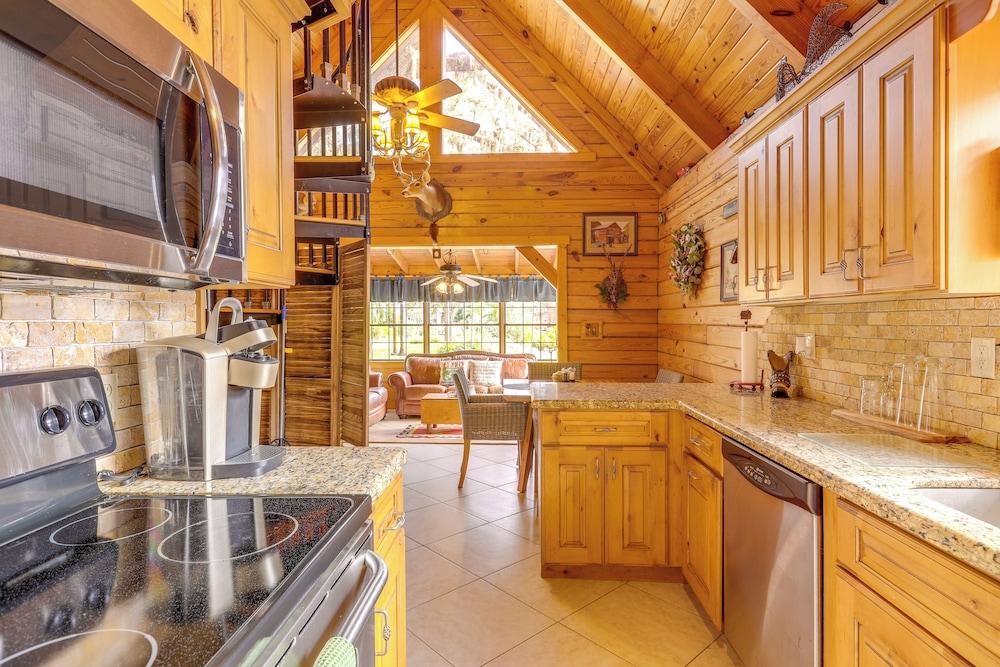 Steps to Lake Okeechobee: Cabin w/ Pool Access!