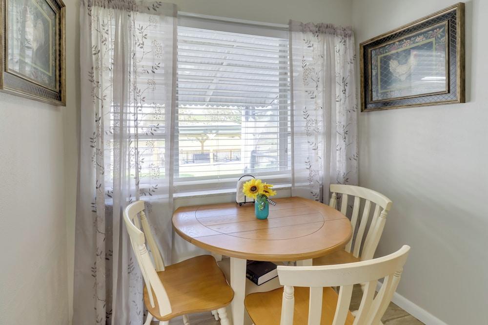 2 Mi to Lake Okeechobee: Waterfront Home w/ Deck!