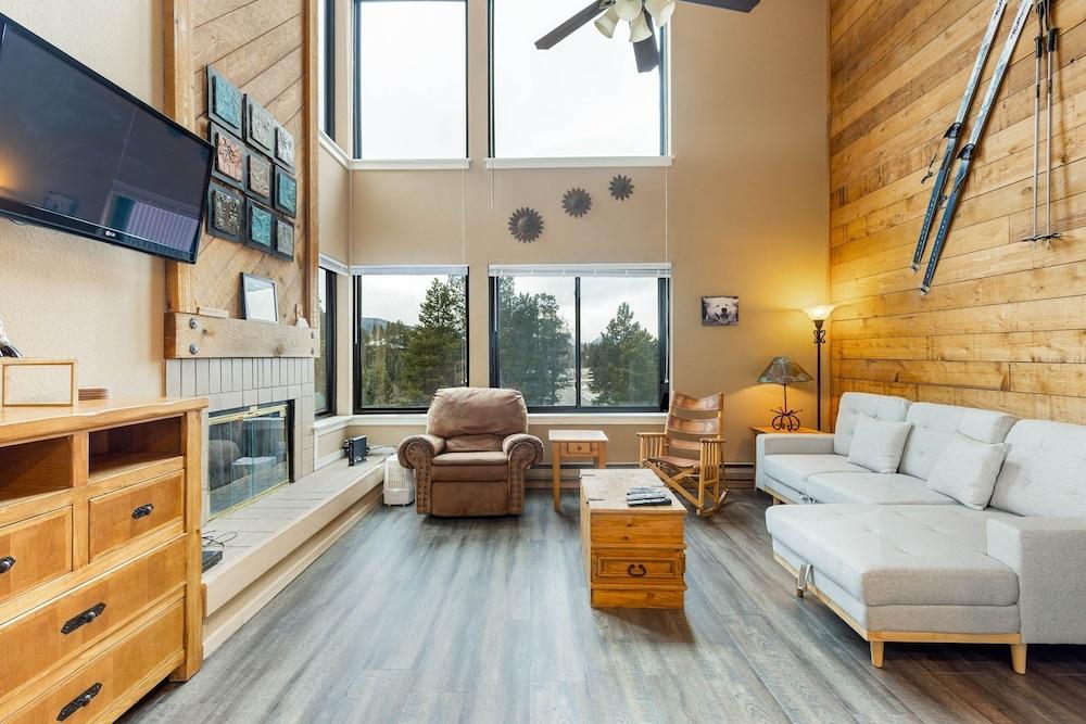 The Mall 1429 1 Bedroom Condo