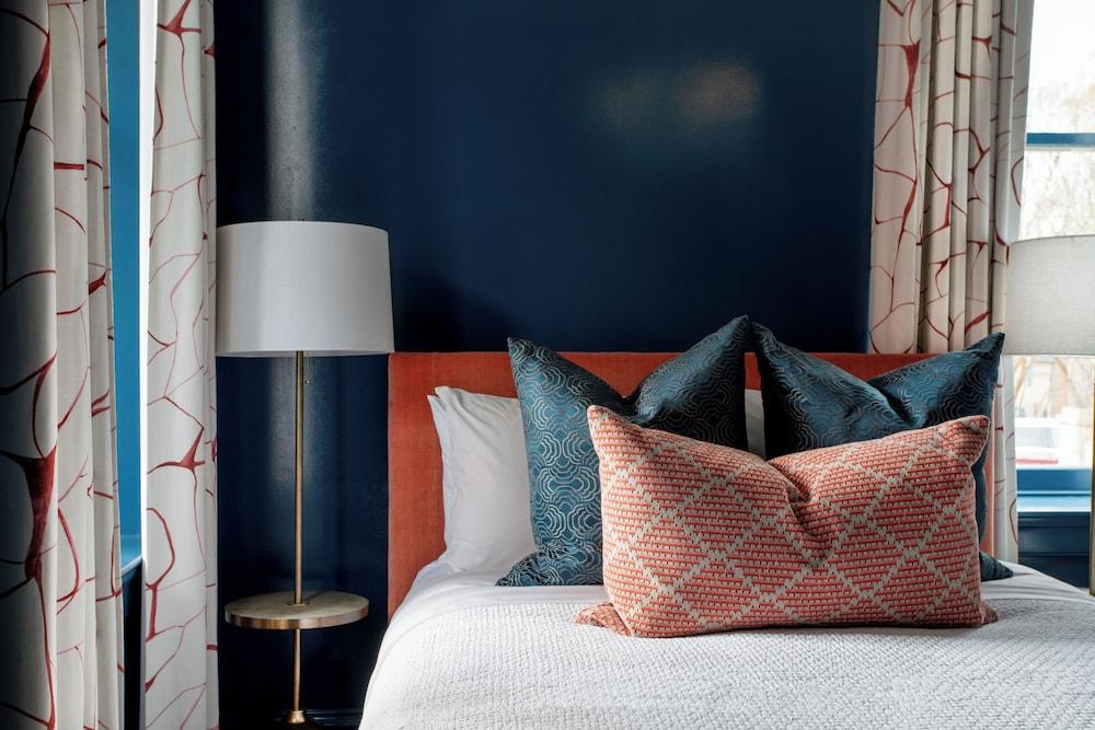 The Bell Athens by Kasa Living