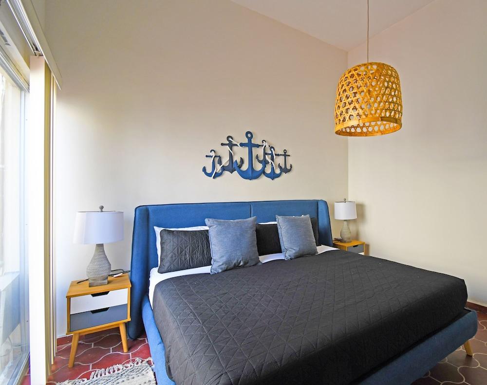 Colorful Zen APTs 2 Blocks to the Beach