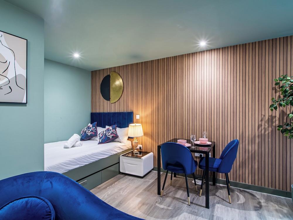 Central Sheffield City Apartment