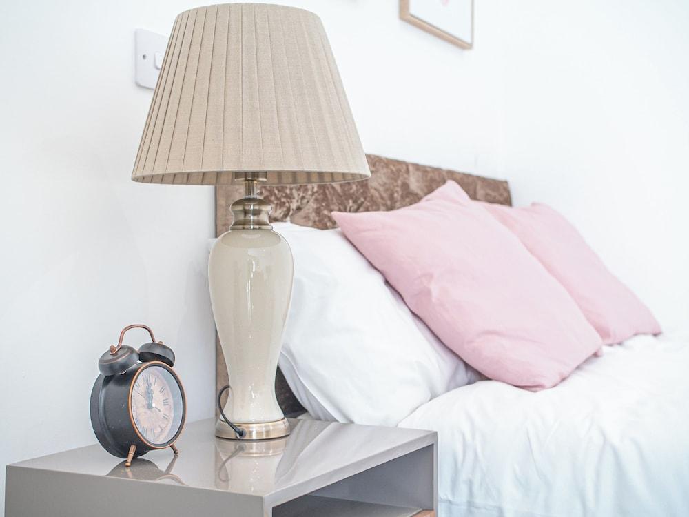 Cozy Urban Escape in Sheffield