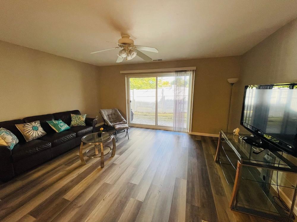 Comfortable 1BR in Elkins Park Parking Pool