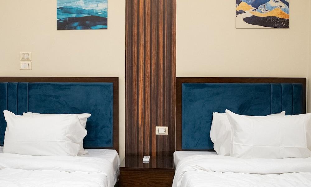 Alba pyramids view inn