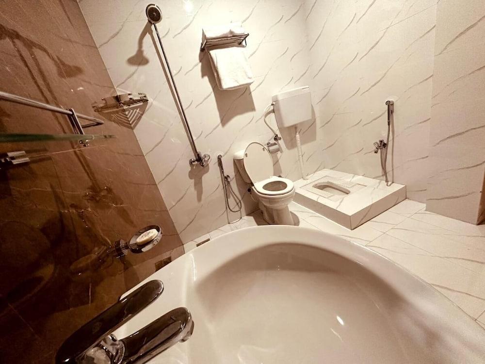 Kunhar view hotel river side Naran