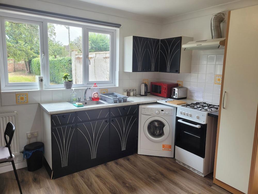 Charming Luton Apartment Retreat