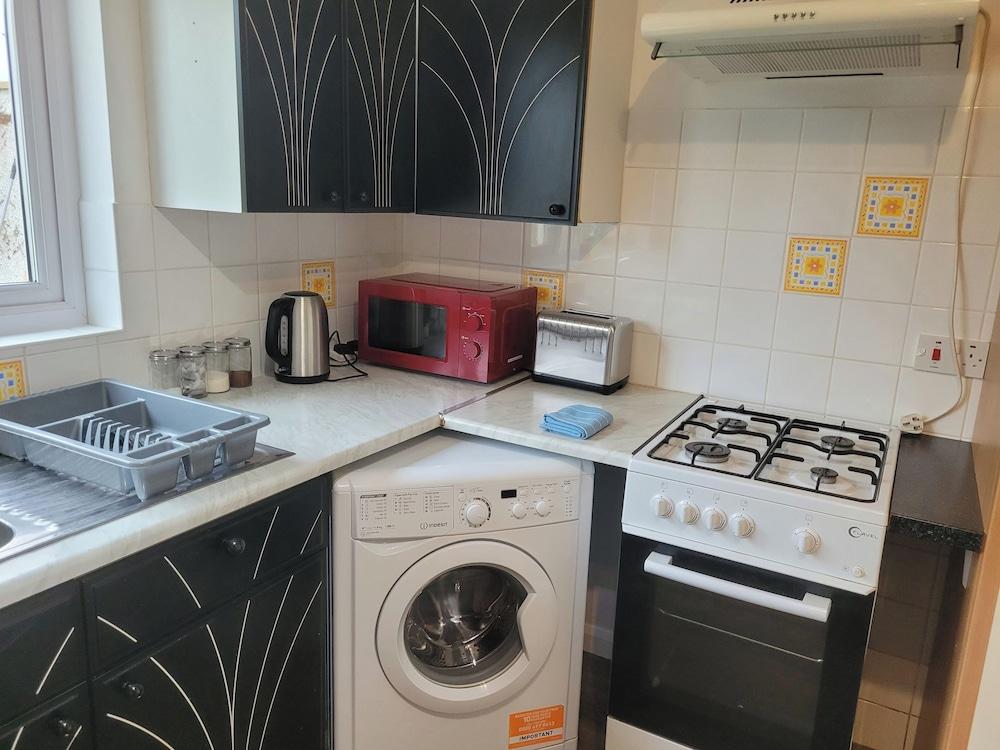 Charming Luton Apartment Retreat