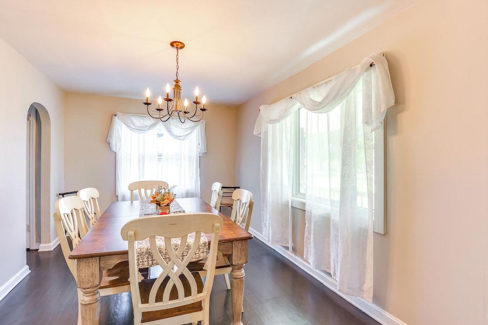 Large Yard & Fire Pit: Pet-friendly Ravenna Home!