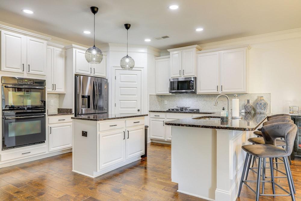 8 Mi to Trilith Studios: Home w/ Fire Pit!