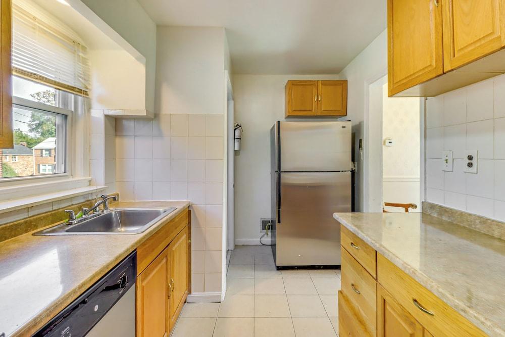 DC Area Home: 1 Mi to Light Rail!