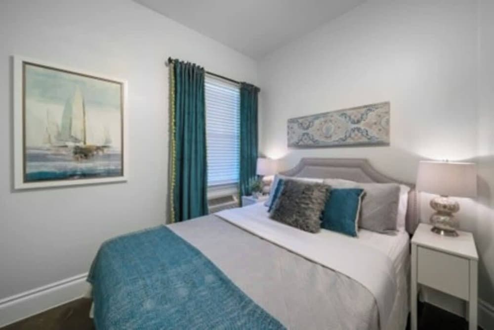 Exceptional Lake Travis Estate w Pool