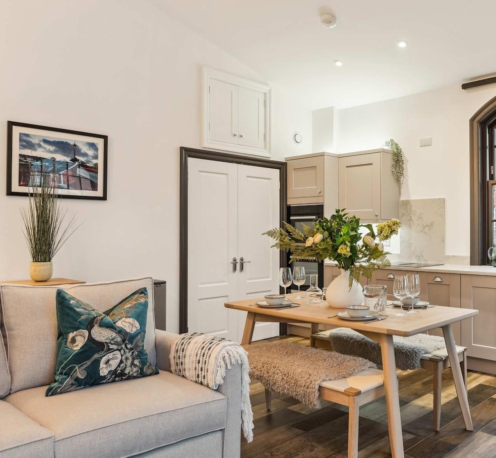 Chapel Loft - Brand New With Parking