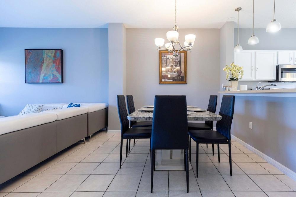 3BR Townhome Steps From Theme Parks Sleeps 6