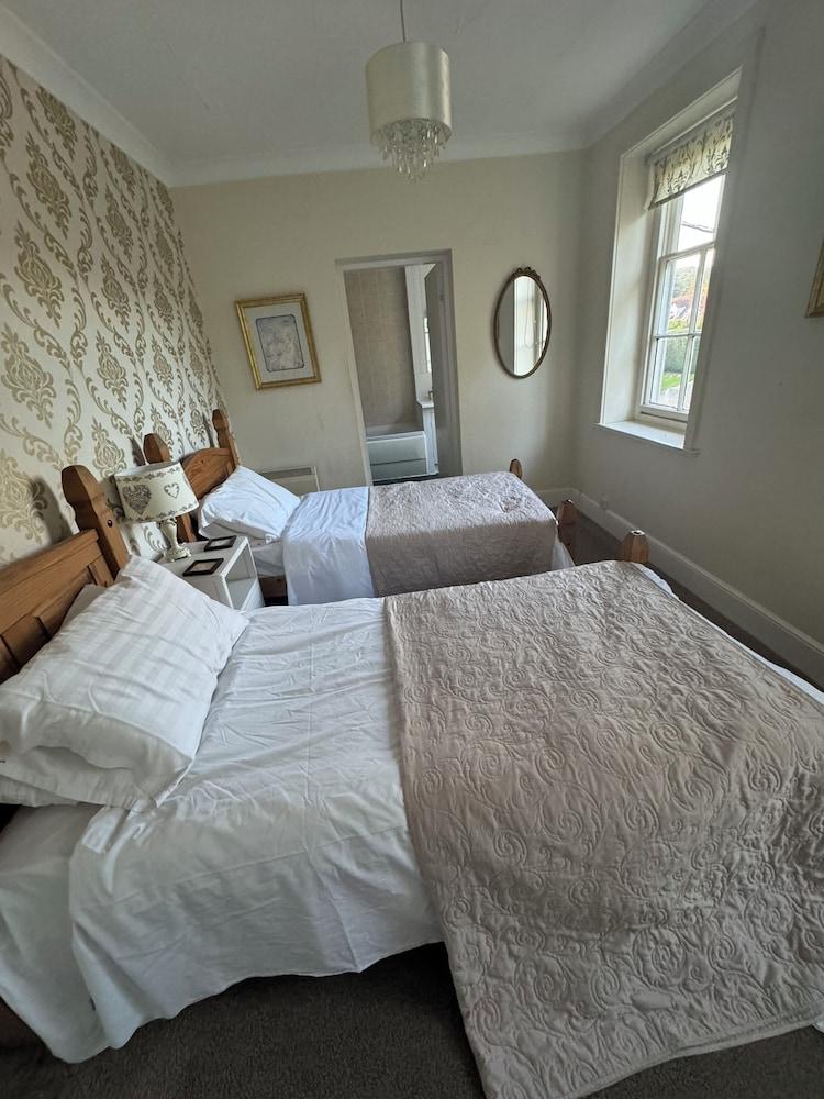 The Rowley Manor Hotel