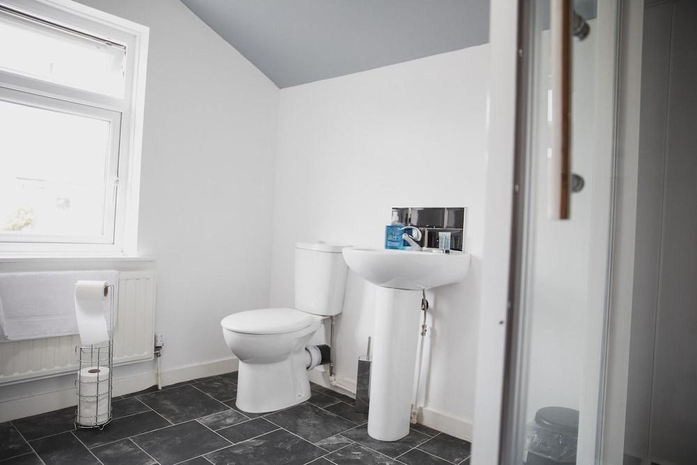 Room in Guest Room - Big Room in Leicester