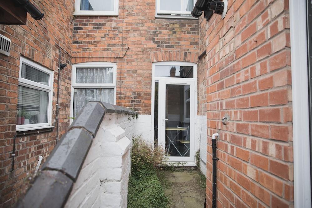 Room in Guest Room - Big Room in Leicester