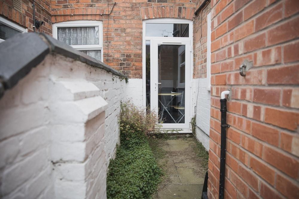 Room in Guest Room - Spacious Double Room in Leicester