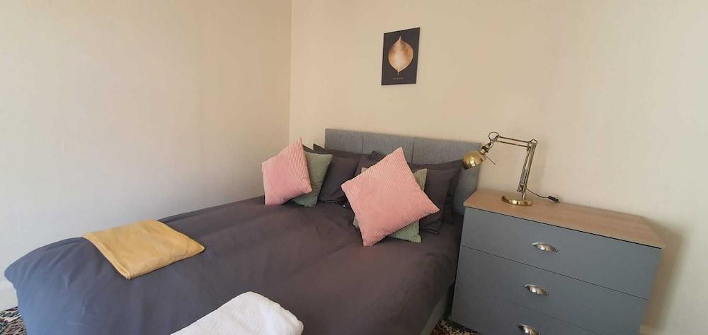 Room in Guest Room - Comfortable Room in Coventry