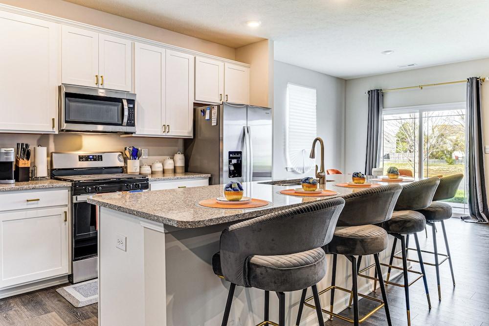 5 Mi to Fort Harrison: Home w/ Pool Access!