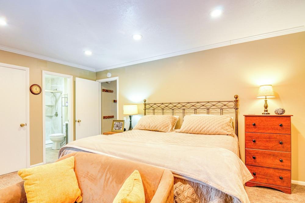 Walk to Giant Steps & Hot Tub: Brian Head Condo!