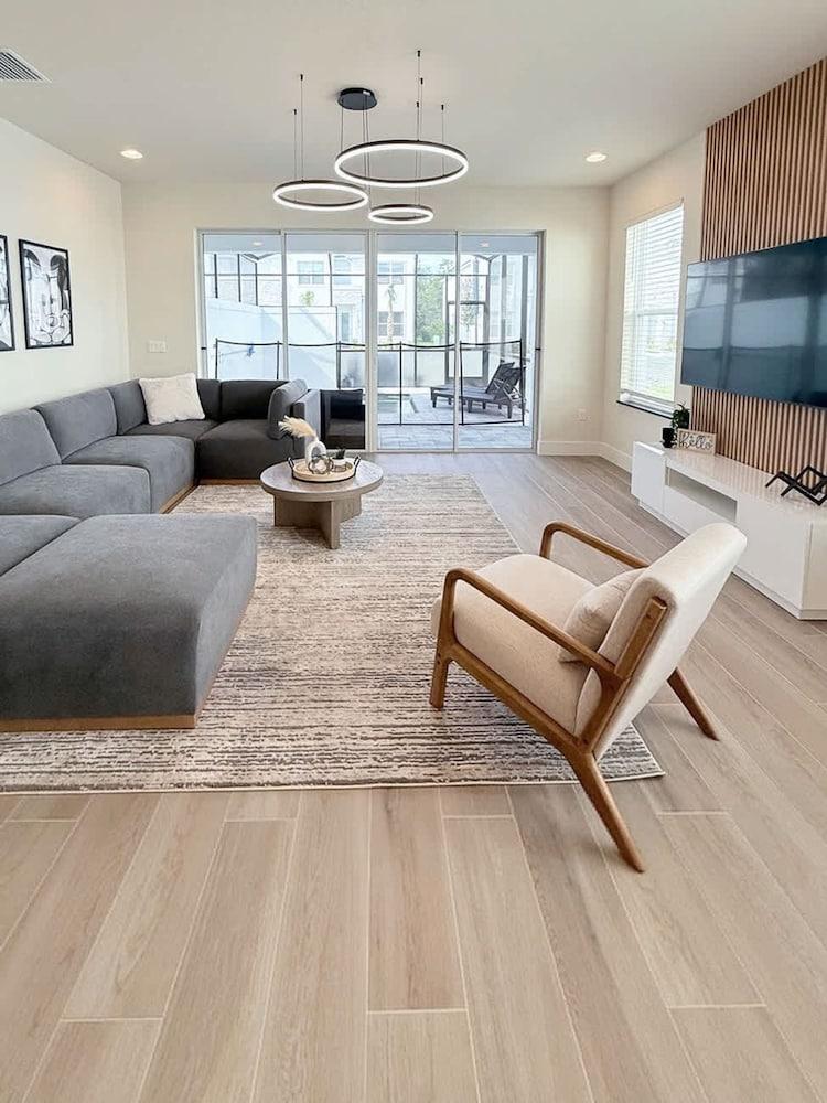 Upstay - Sunny Clermont Getaway With Private Pool