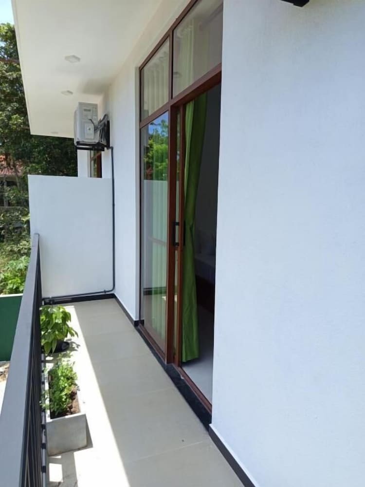 Randon Resort Mirissa