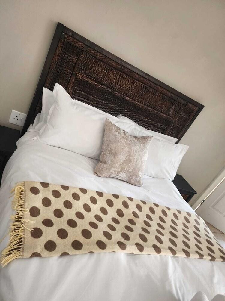 Room-khutsong Apartmentss