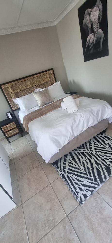 Room-khutsong Apartmentss