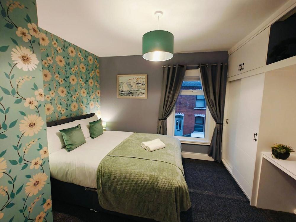 2BR Fortuna Meadow in Belfast