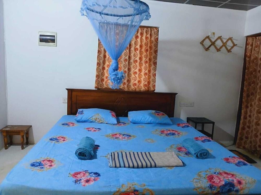 Alankuda Dolphin Village