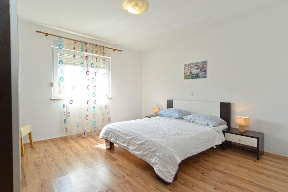 Lovely Flat Just Steps From the Beach