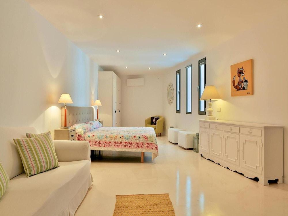 Modern Holiday Home With Vast Terracing