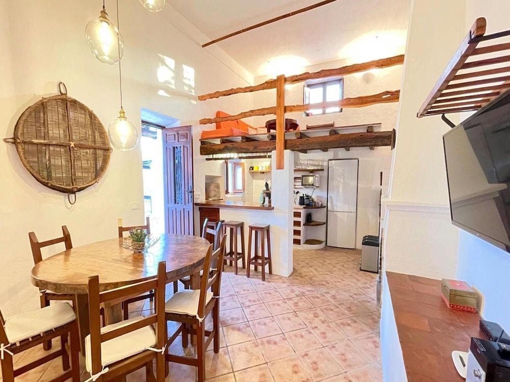 Holiday Home Near Stunning Beaches