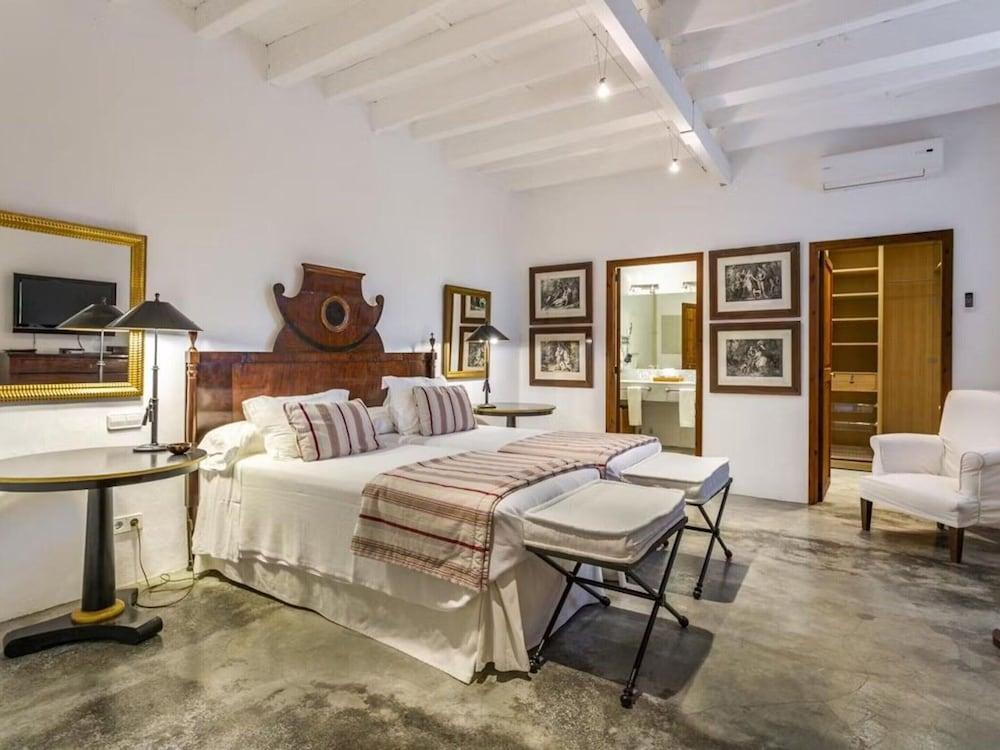 Countryside Villa With Terrace