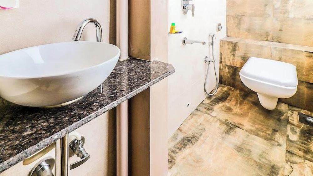 Glitz Hotels Aksha International