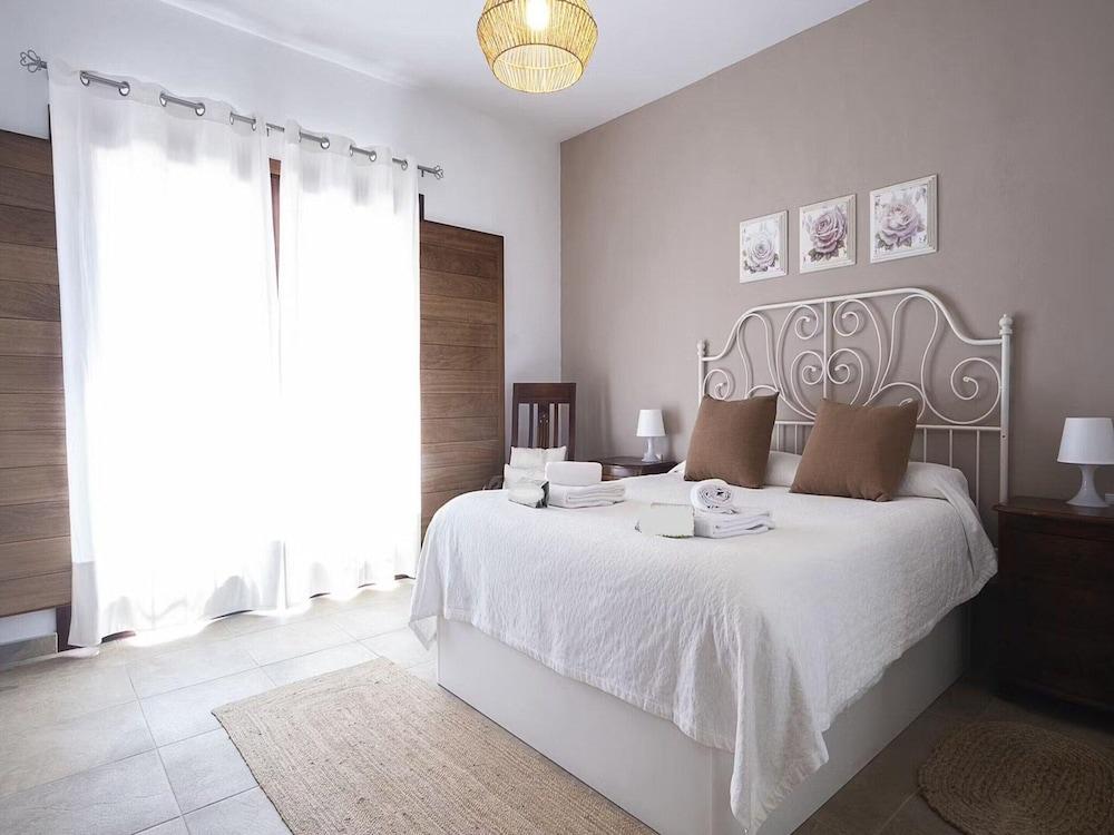 Spacious Villa With Games Area