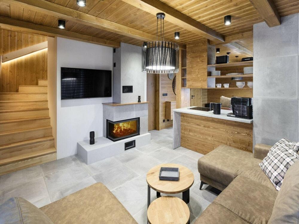 Spacious Villa With Good Ambience