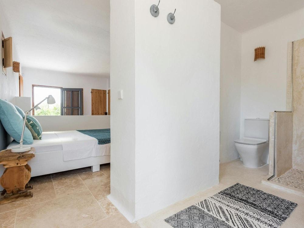 Holiday Home With Spacious Rooms