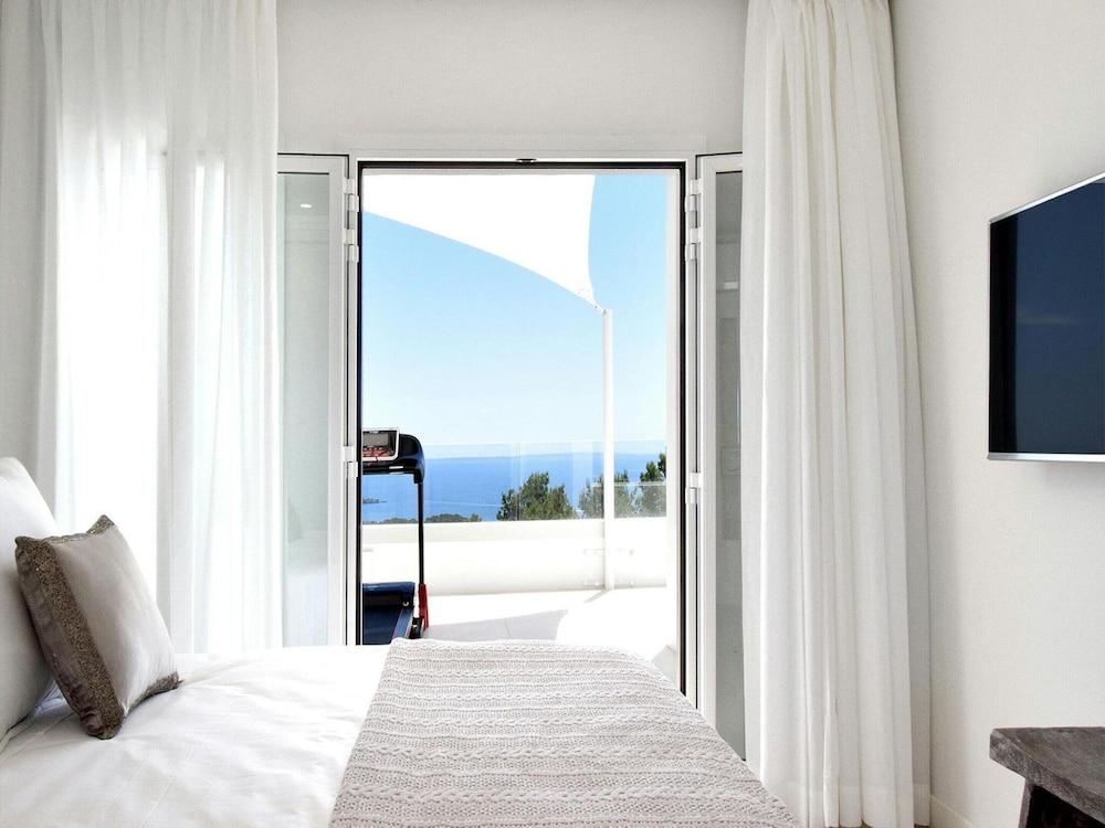 Magnificent Villa With Heated Pool