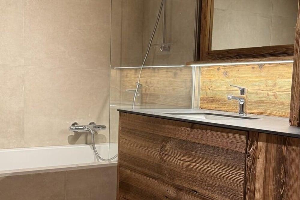 Chalet With Stunning View and Jacuzzi