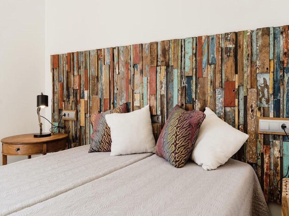 Modern Villa With Minimalistic Decor