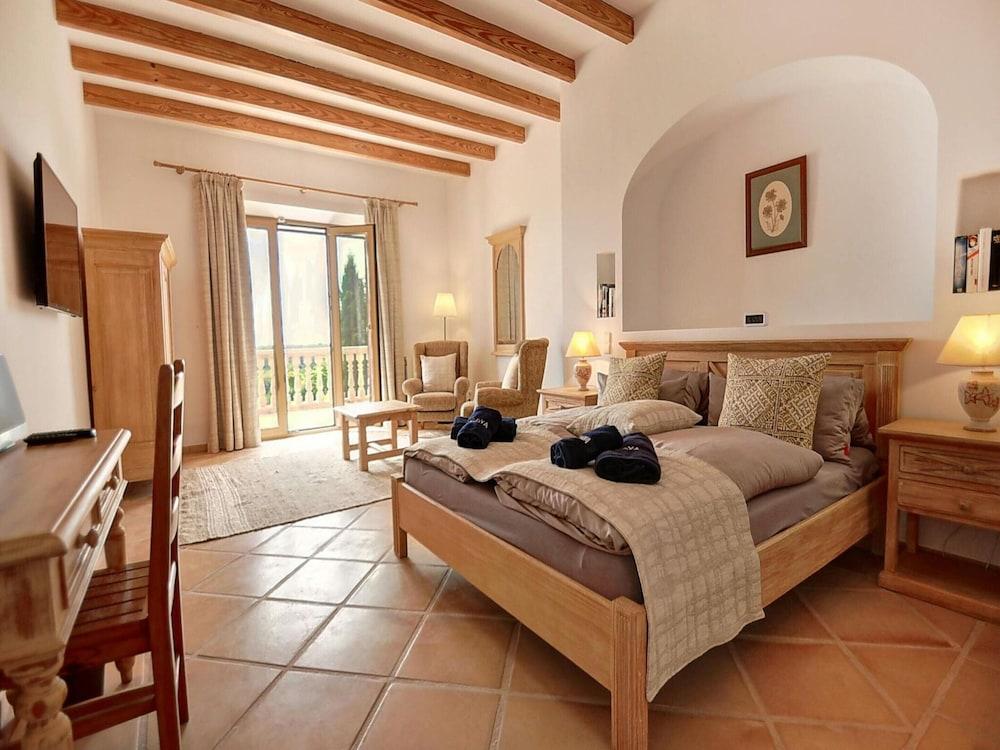 Exquisite Villa With Views