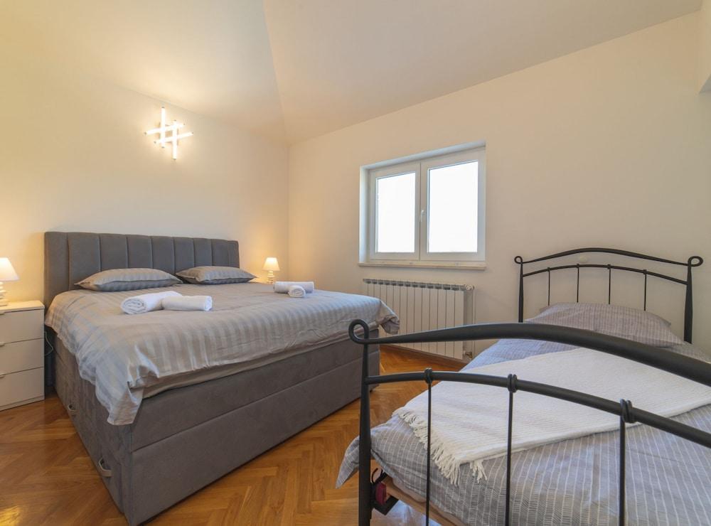 Idyllic Getaway Lovrec Villa With Pool