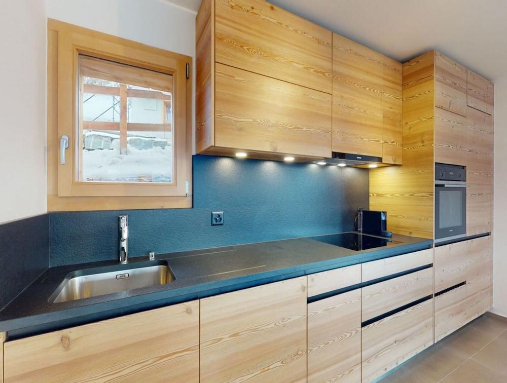 Cozy Chalet Amidst Valley With Balcony