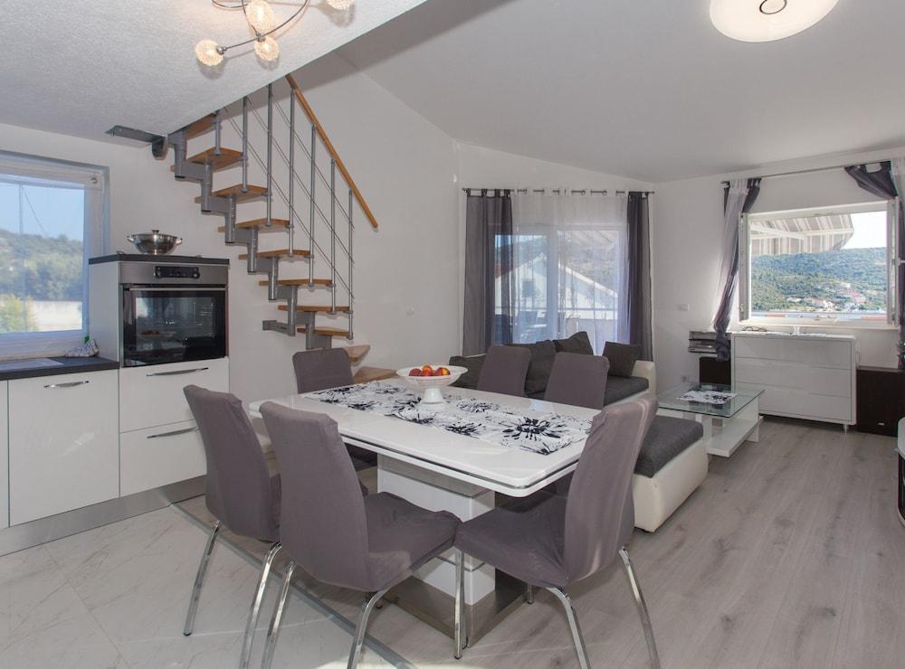 Elegant Oasis Vinisce Villa With Pool