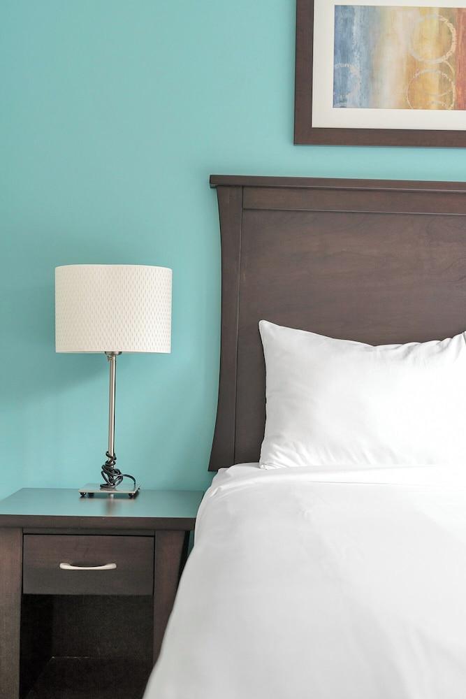 Stylish Urban Retreat  2BR Condo